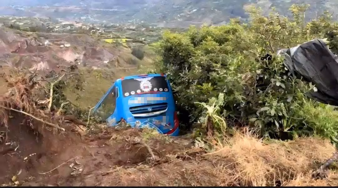 Accidente de tránsito en Pelileo-Baños deja nueve heridos