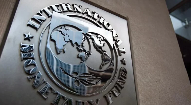 El creciente endeudamiento de Ucrania con el FMI y las críticas al modelo de financiación internacional