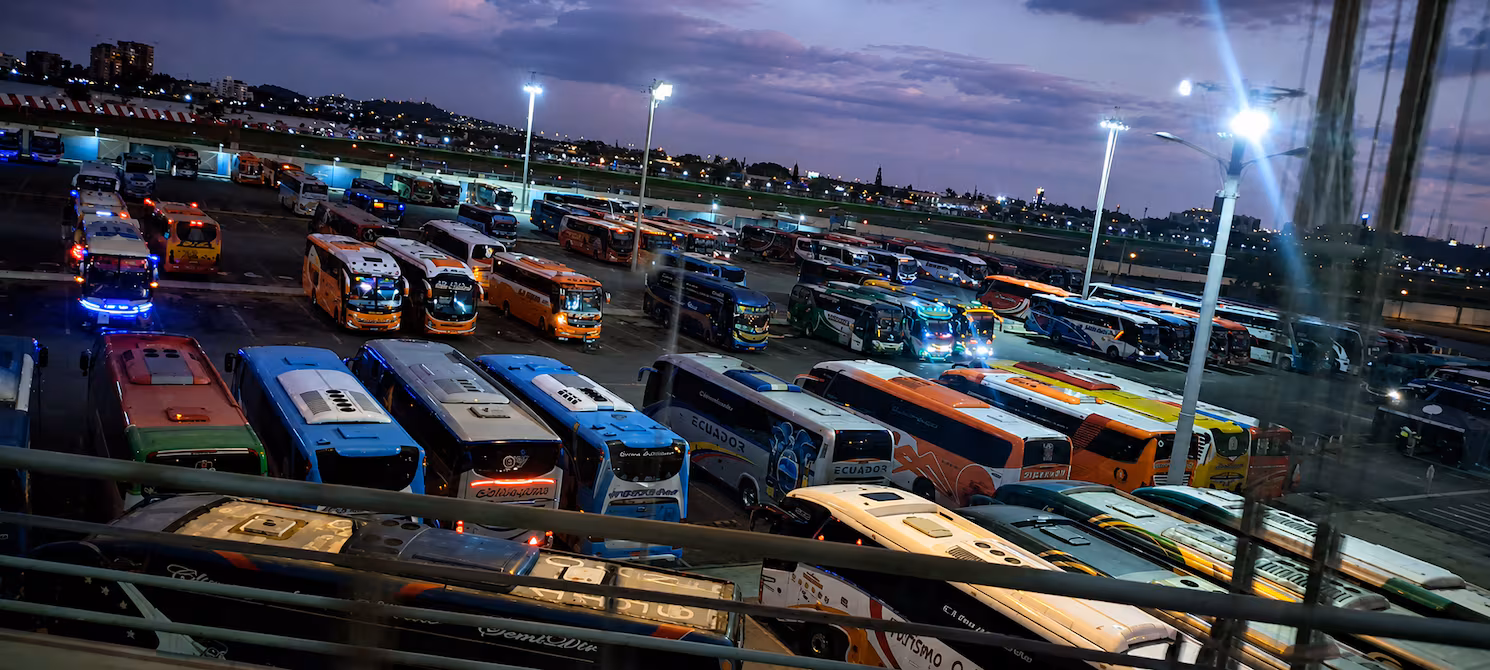 Gremio de transportistas en Ecuador solicita revisión de tarifas y compensaciones por costos operativos