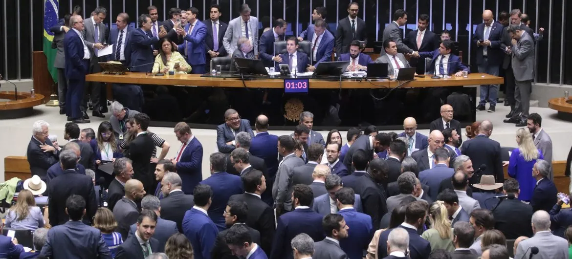 La Cámara de Diputados de Brasil aprueba el fin de la jornada laboral 6×1 y abre el debate político sobre la reducción del tiempo de trabajo